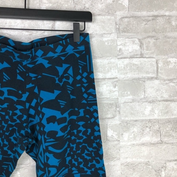 Victoria’s Secret Patterned Tee Shop Leggings - Picture 2 of 3